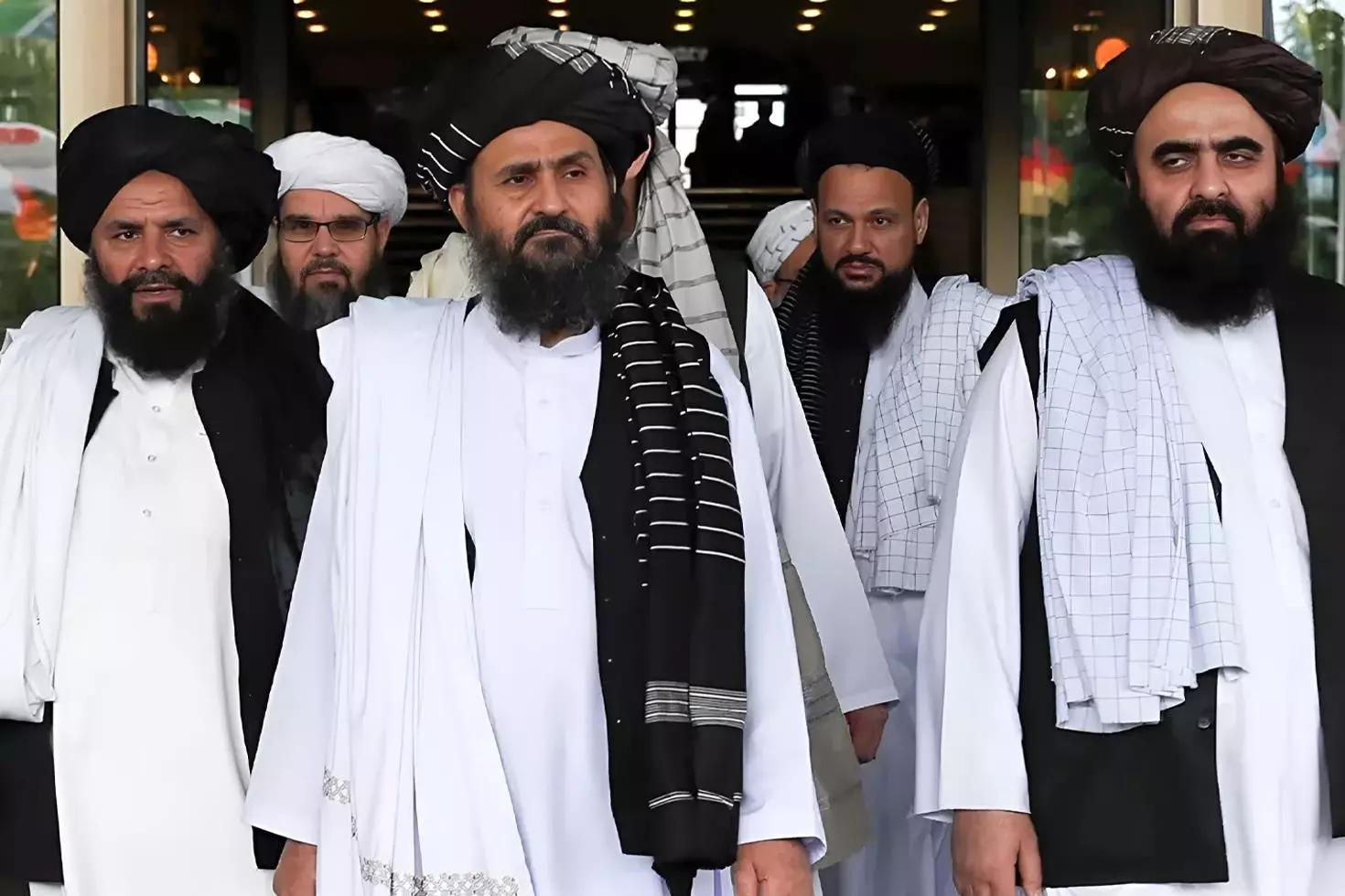 Taliban’dan dünyayı ayağa kaldıracak bir kural daha Burkayı zorunlu hale getirdiler
