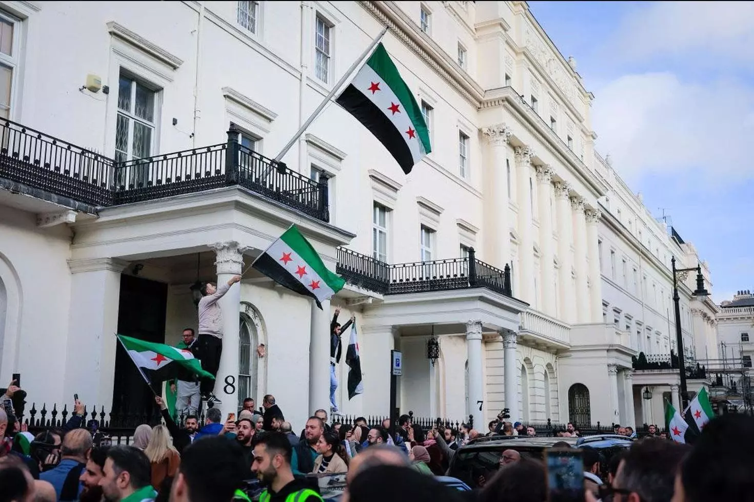 Suriye-İngiltere hattında yeni dönem, Londra Büyükelçiliği yeniden açıldı
