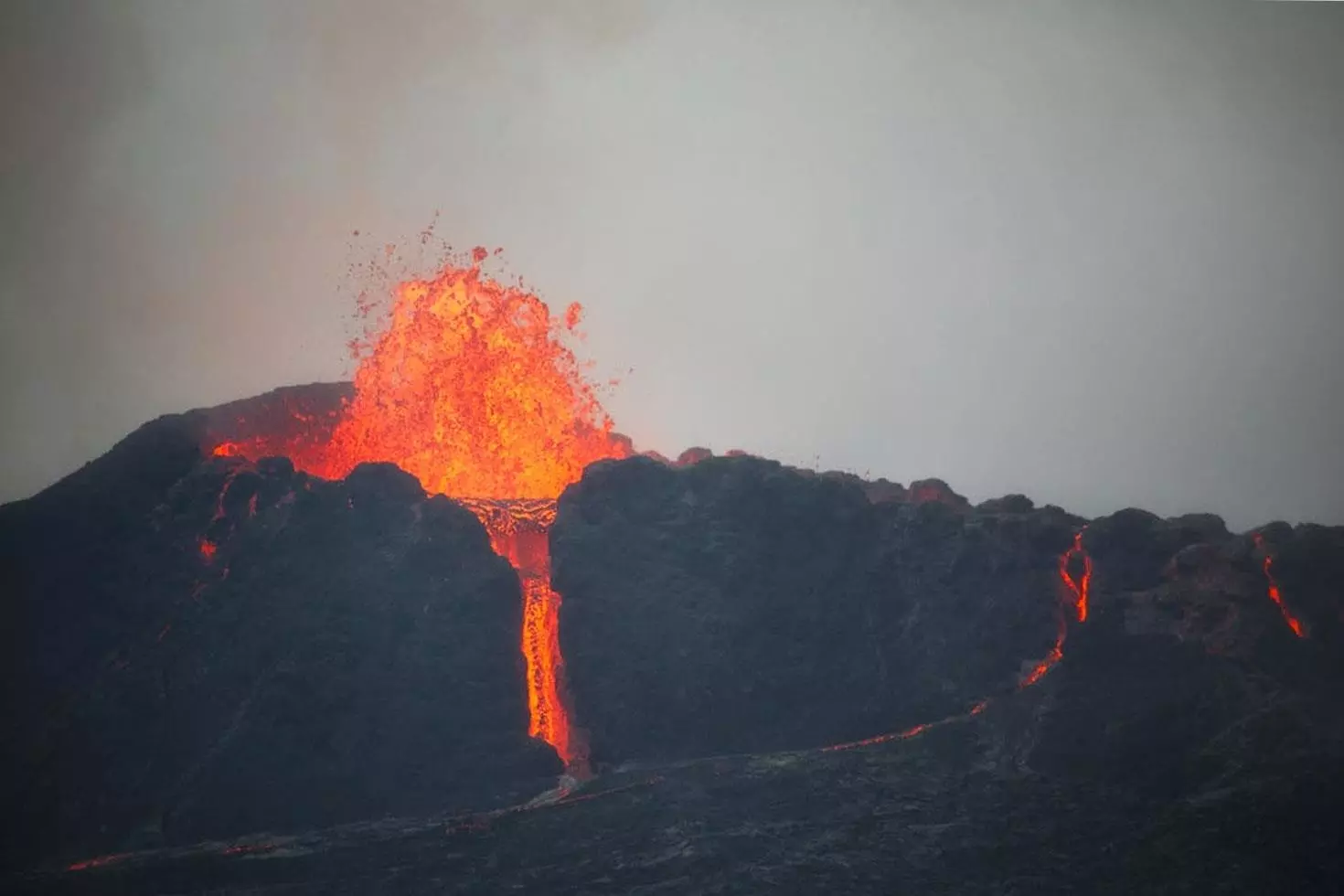 Japonya’da dev patlama: Sakurajima’dan göğe kül yağdı