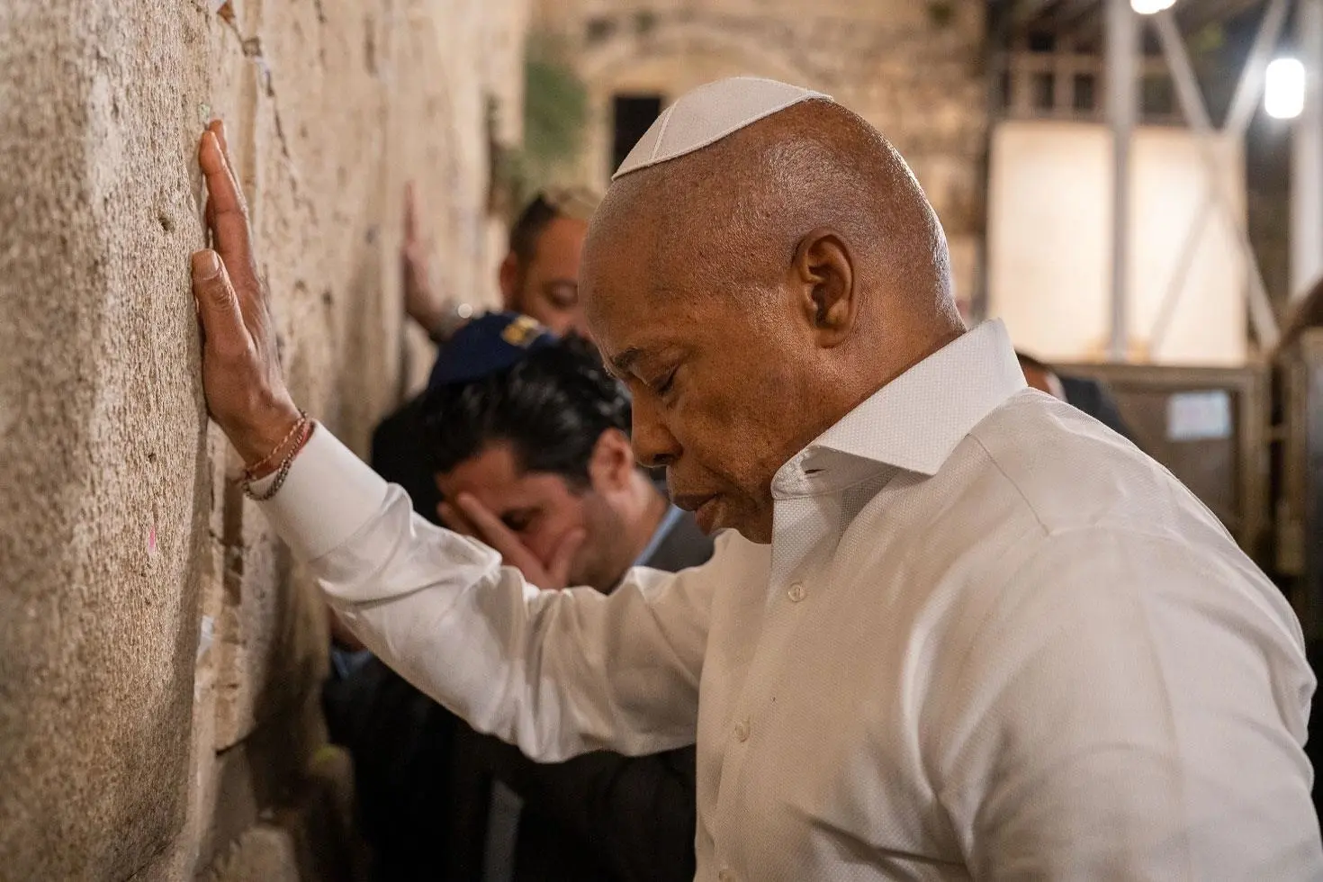 Koltuğu bırakmadan İsrail’e koştu, Eric Adams’tan tartışmalı veda