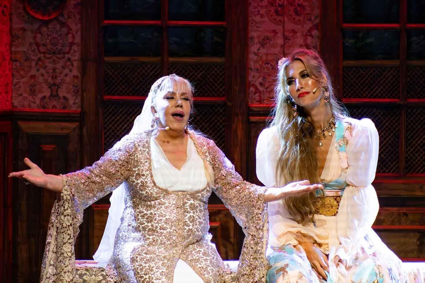 Sahne krizi büyüyor: Mine Koşan '7 Kocalı Hürmüz' müzikalinden çıkarılmasını yargıya taşıdı