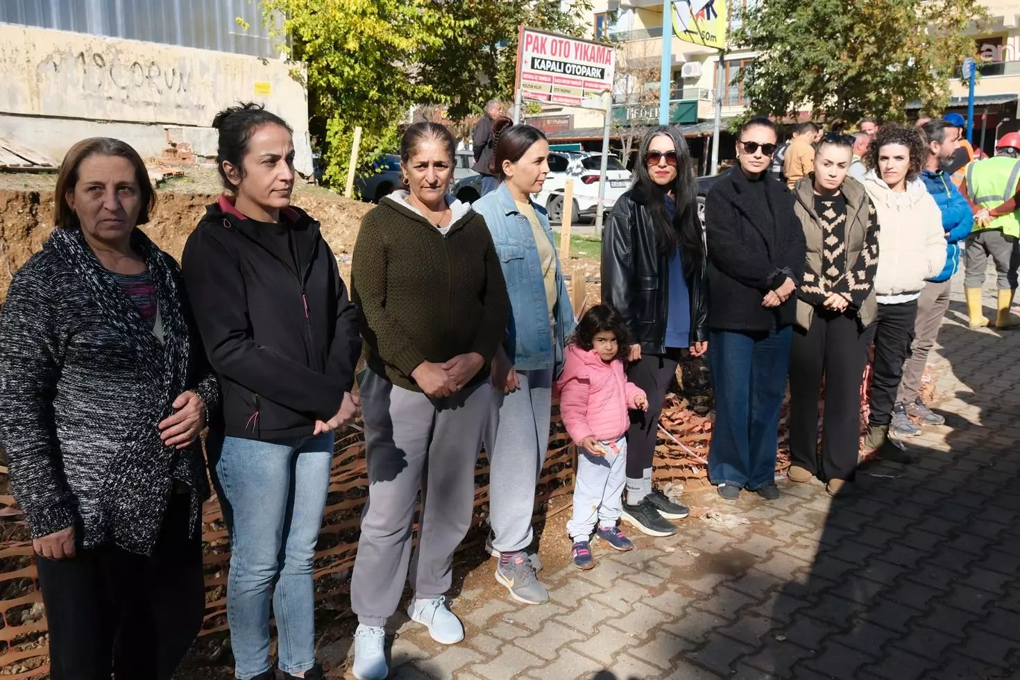 Haberi duyan Tuncelili sokağa döküldü Hepsi birlikte nöbet tutmaya başladılar