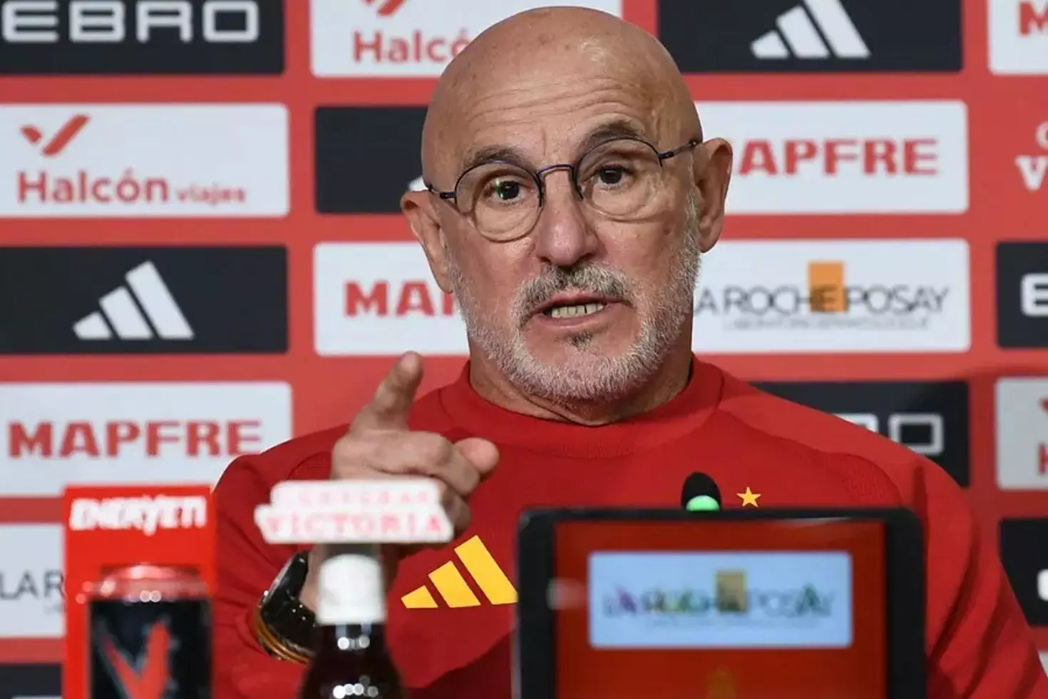 İspanya teknik direktörünün Türkiye maçı biter bitmez yaptığı hareket olay oldu