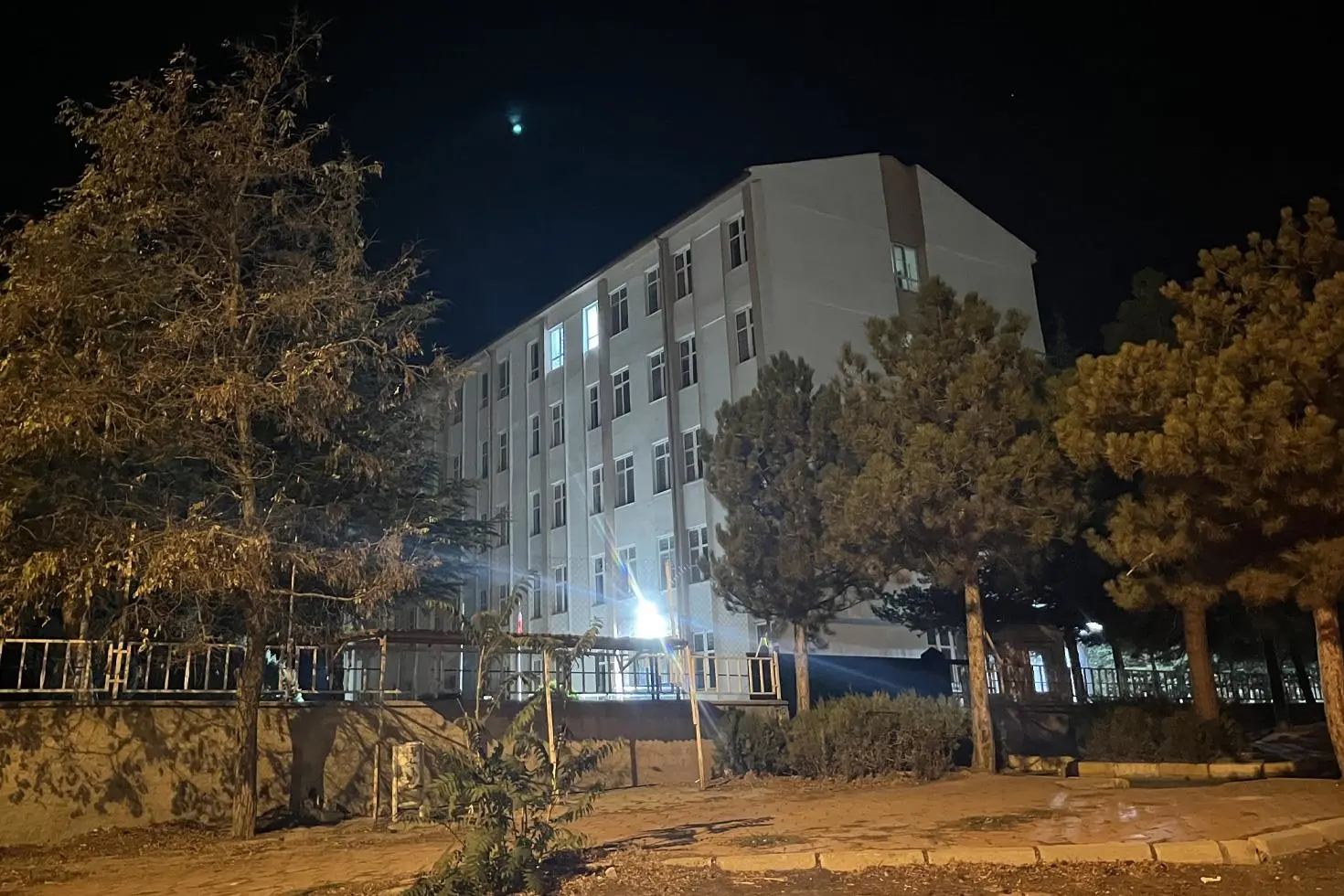 Yatılı okulda pasta yiyen öğrenciler zehirlenme şüphesiyle hastaneye kaldırıldı