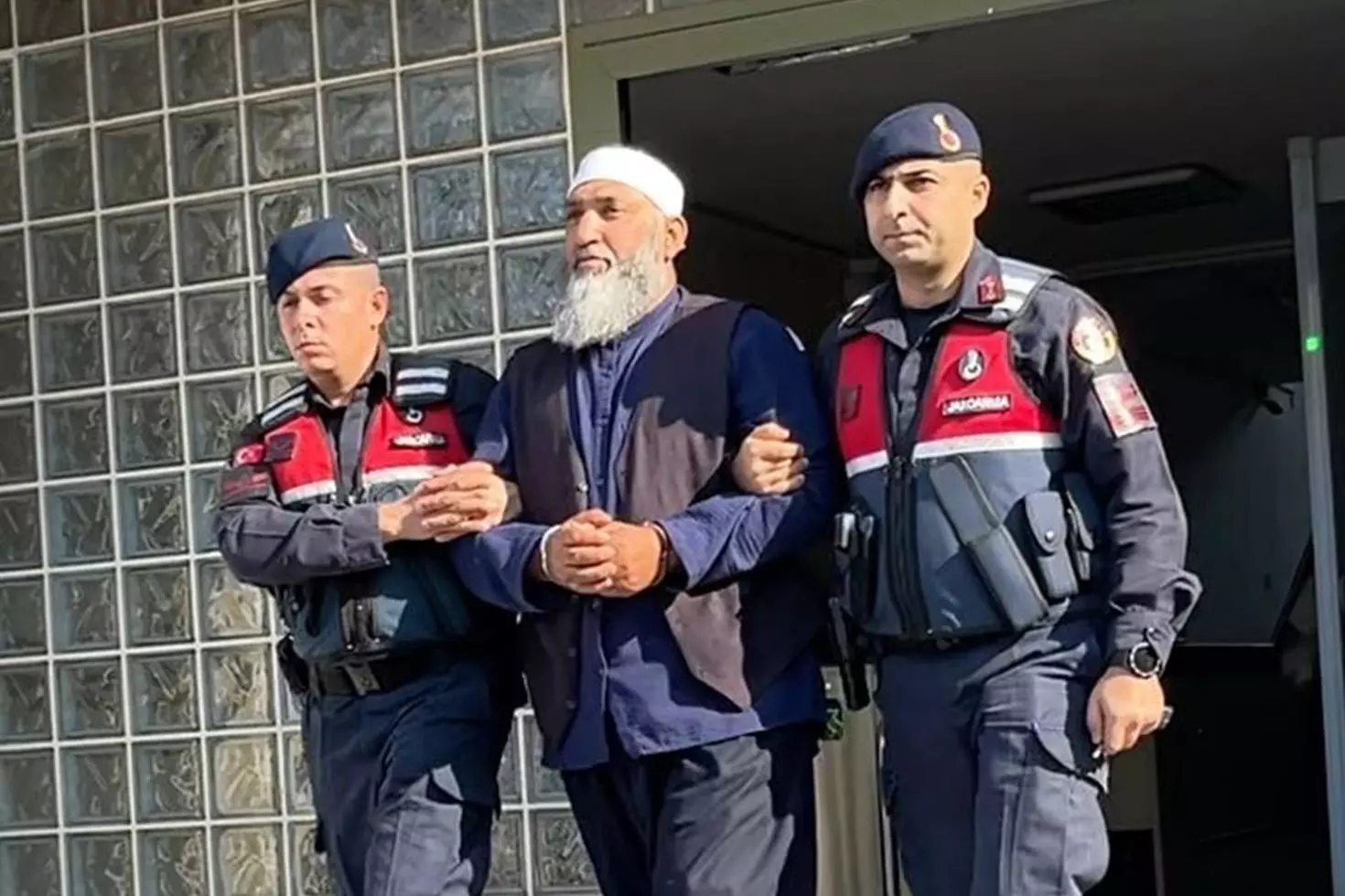 Aydın’da Atatürk’e hakaret içerikli paylaşım yapan şüpheli tutuklandı