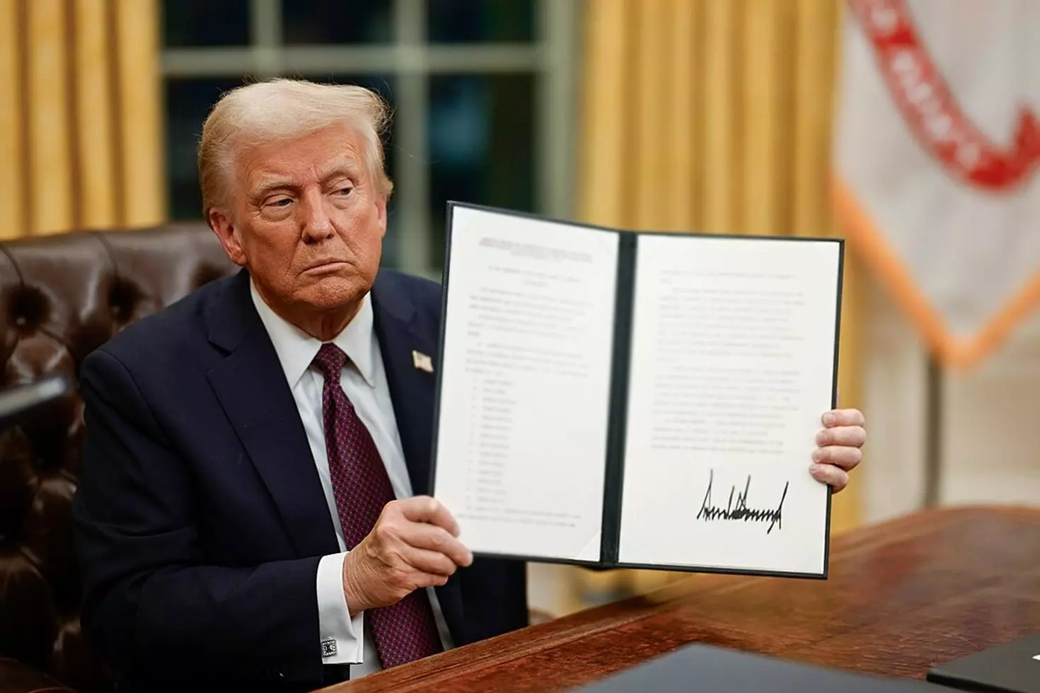 Trump dünyanın beklediği Epstein imzasını attı