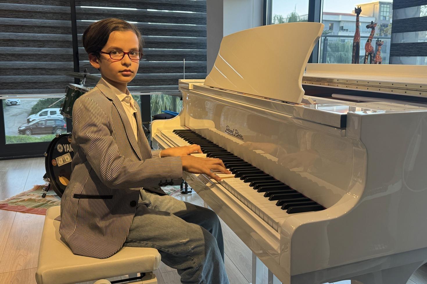 10 yaşında lise mezunu oldu: Okulu bitirmem 2 yılımı aldı