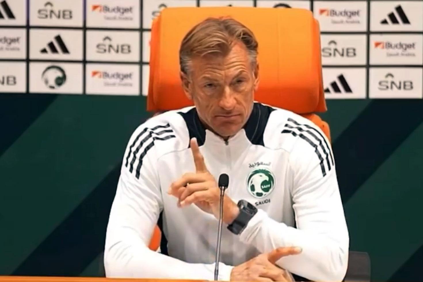 Suudi Arabistan Teknik Direktörü, ezan okununca basın toplantısını kesti