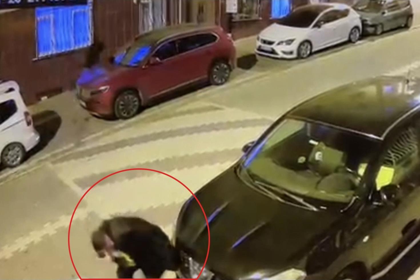 Esenyurt’ta maskeli saldırgandan silahlı saldırı, polis 2 şüpheliyi gözaltına aldı