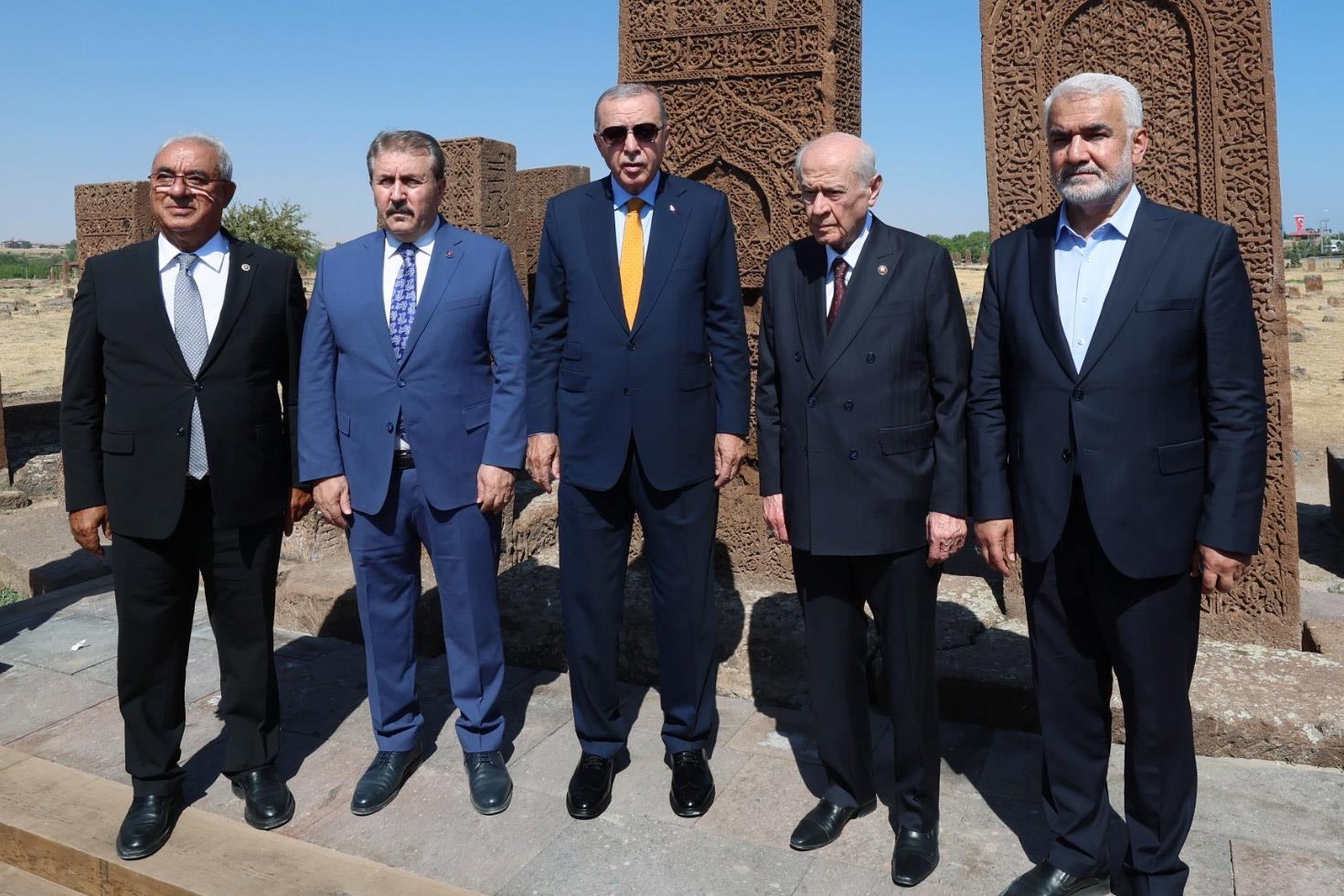 Mustafa Destici: Terörle, terörist başıyla müzakere olmaz