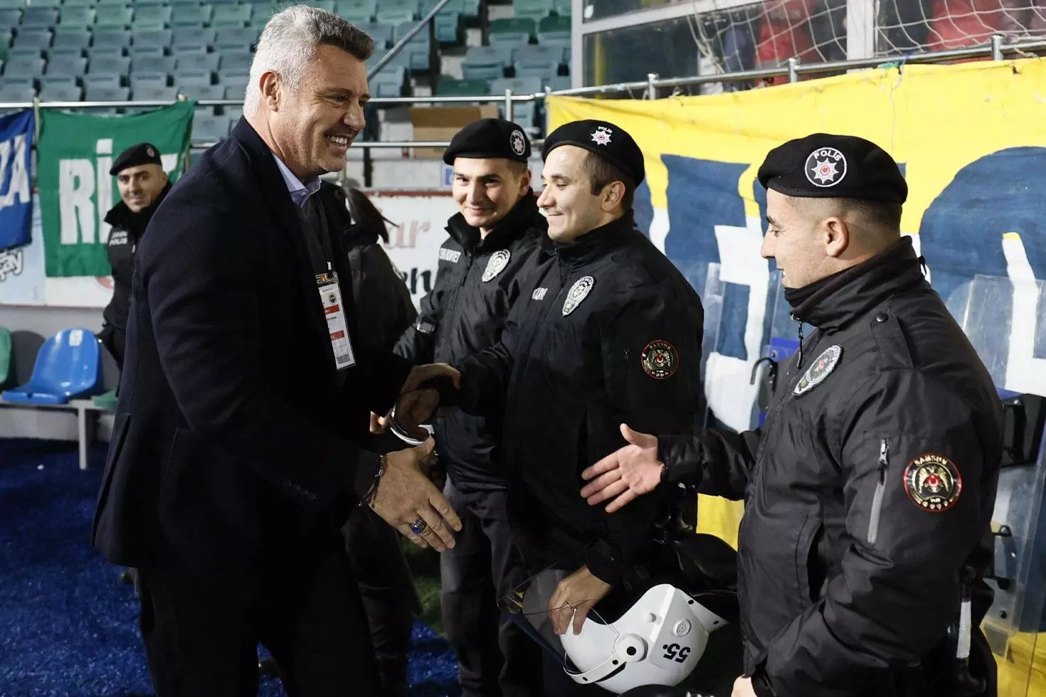 Alkışlar Sadettin Saran’a Geceye damga vuran kare