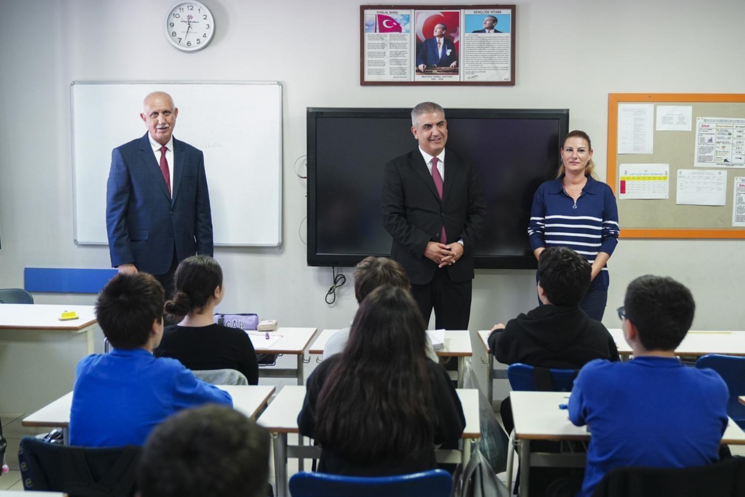 Baba, kızı, oğlu ve gelini aynı okulda görev yapıyor