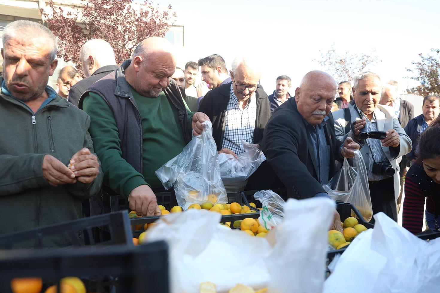 Marketlerde 30 TL’ye satılıyor Fiyatı 2 TL’ye düşünce tonlarcasını ücretsiz dağıttılar