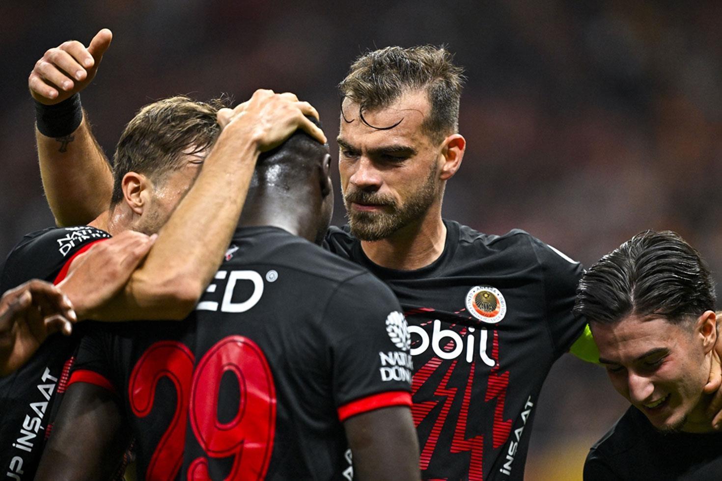 Gençlerbirliği’nde yenilgiye rağmen yönetimden alkışlanacak hareket