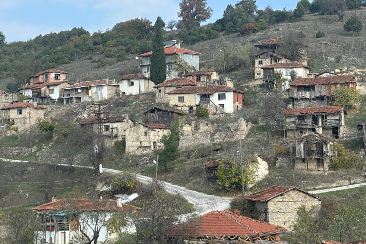 450 yıllık geçmişi var Bu köyde artık yalnızca 4 kişi yaşıyor