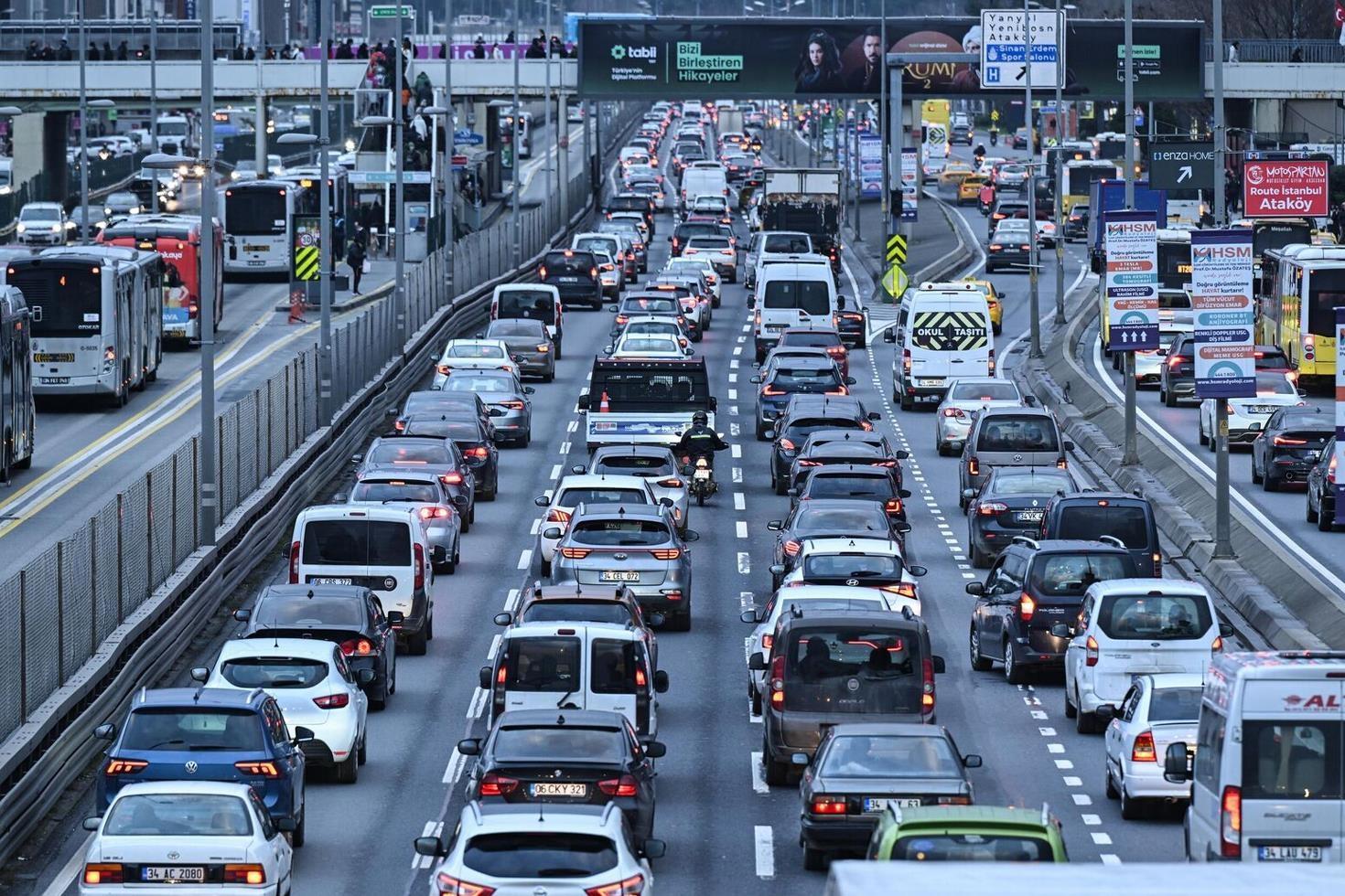 Motorine bu gece yarısı 2 lira 44 kuruş indirim geliyor