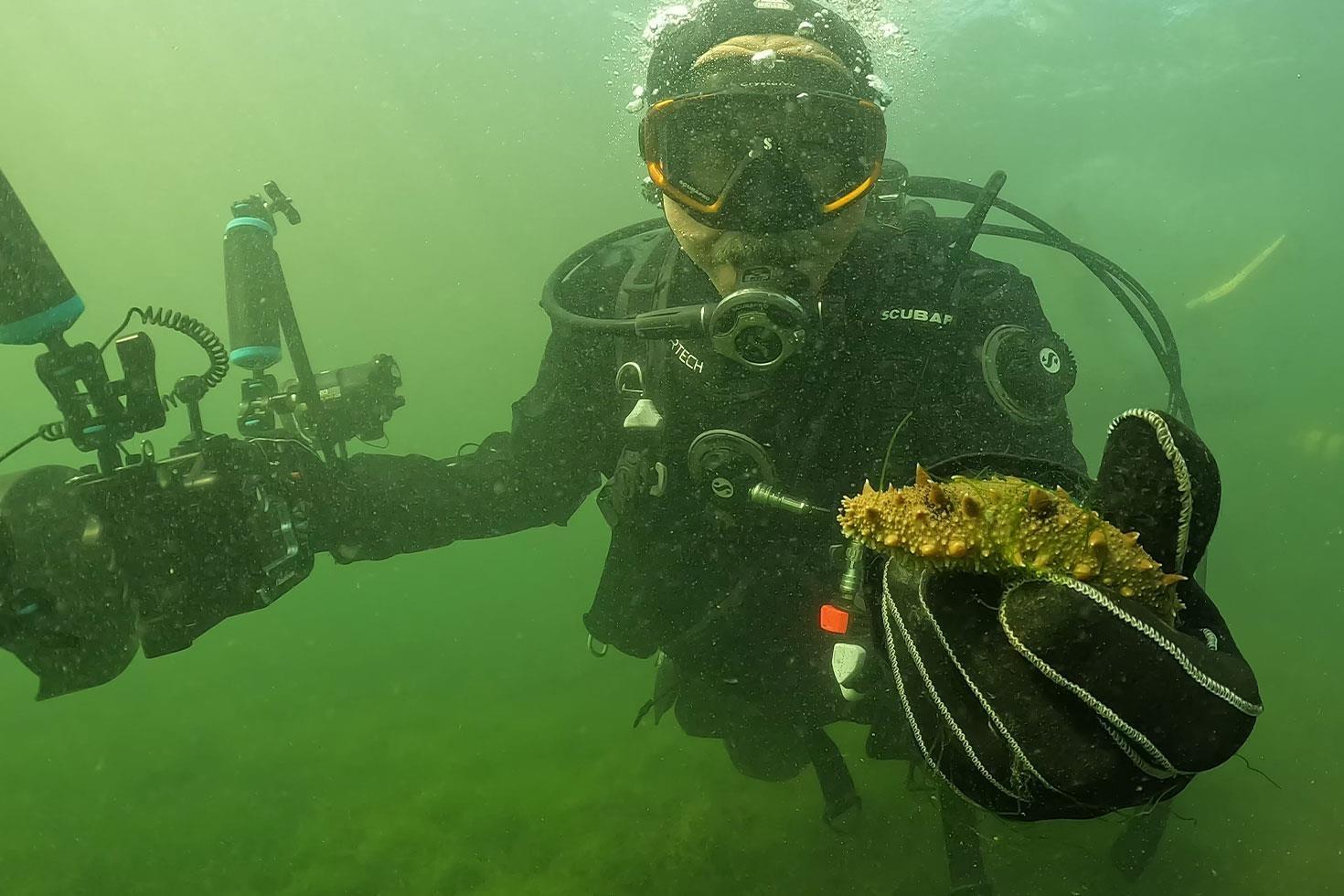 Belediye başkanı dalgıç kıyafeti giydi, dibe indi: Gördüğü manzara şaşırttı