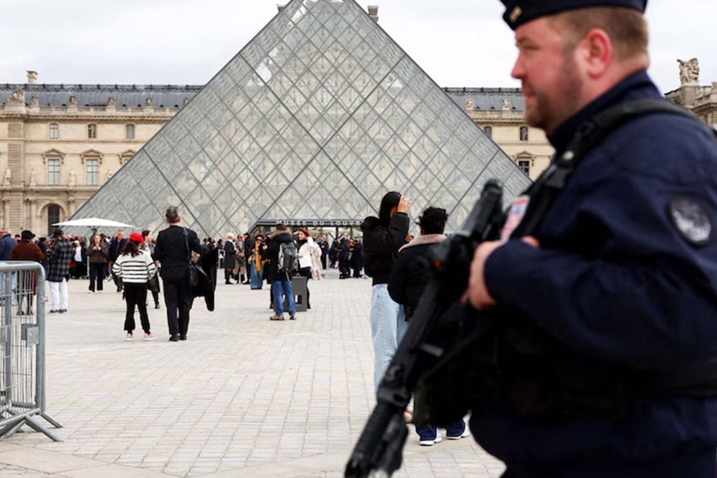Hırsızlar itiraf etti Louvre soygununda Rusya’nın parmağı mı var