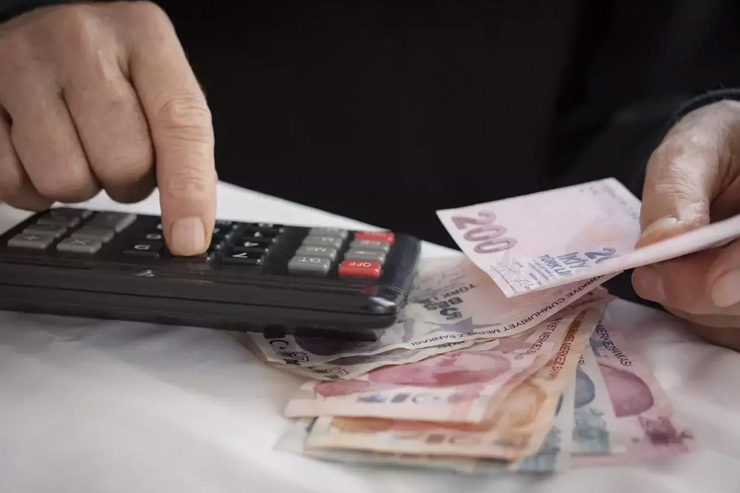 Hesaplar değişti: İşte milyonlarca memur ve emekliyi bekleyen zam