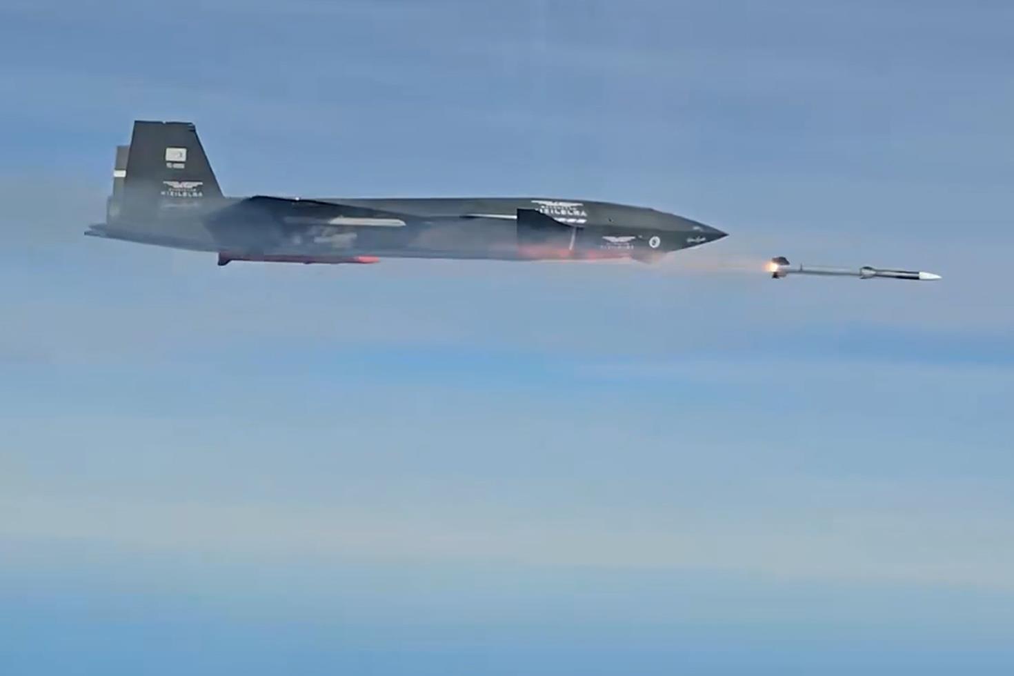 Bayraktar KIZILELMA dünyada ilke imza attı