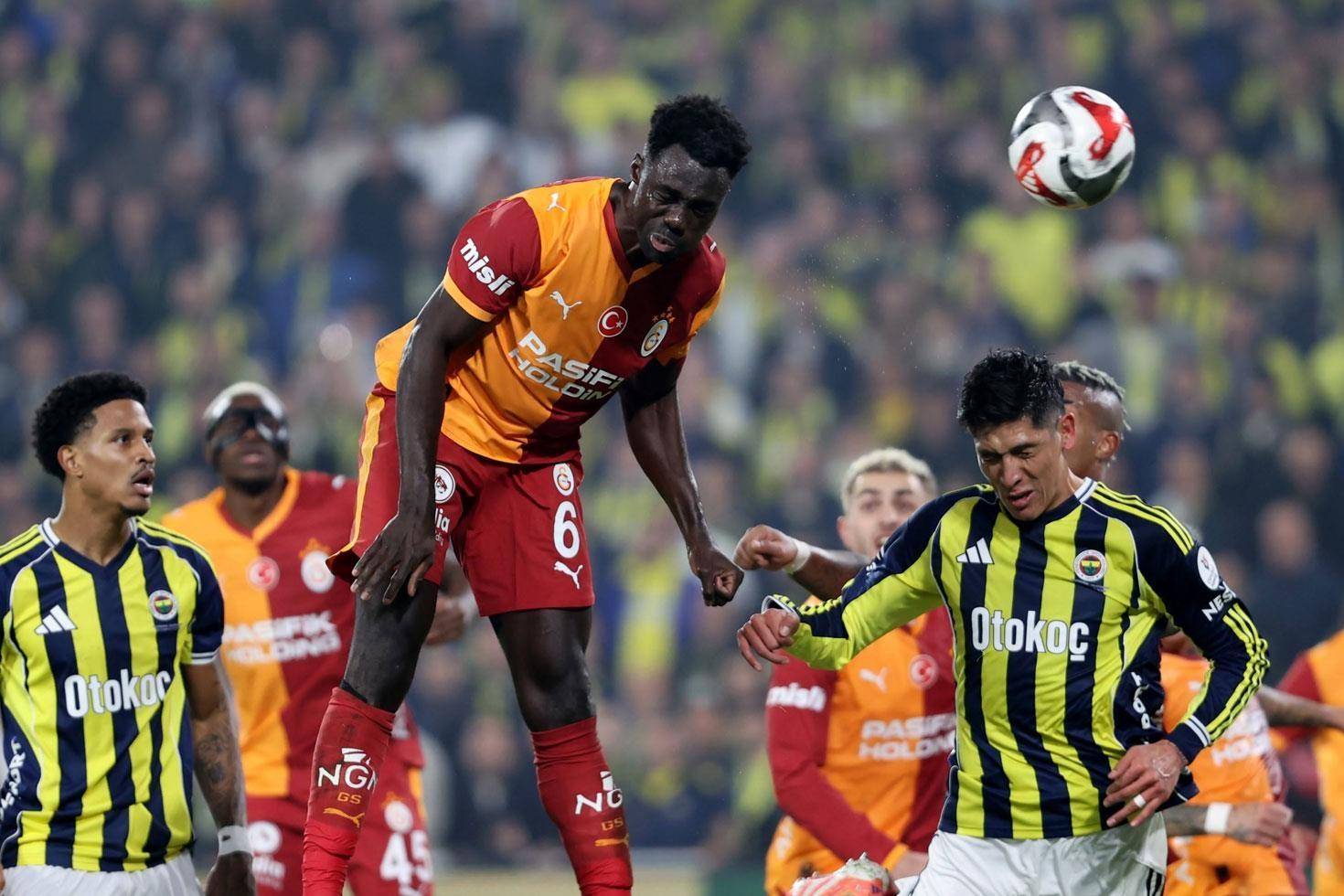 Fenerbahçe’ye yıldız futbolcusundan kötü haber