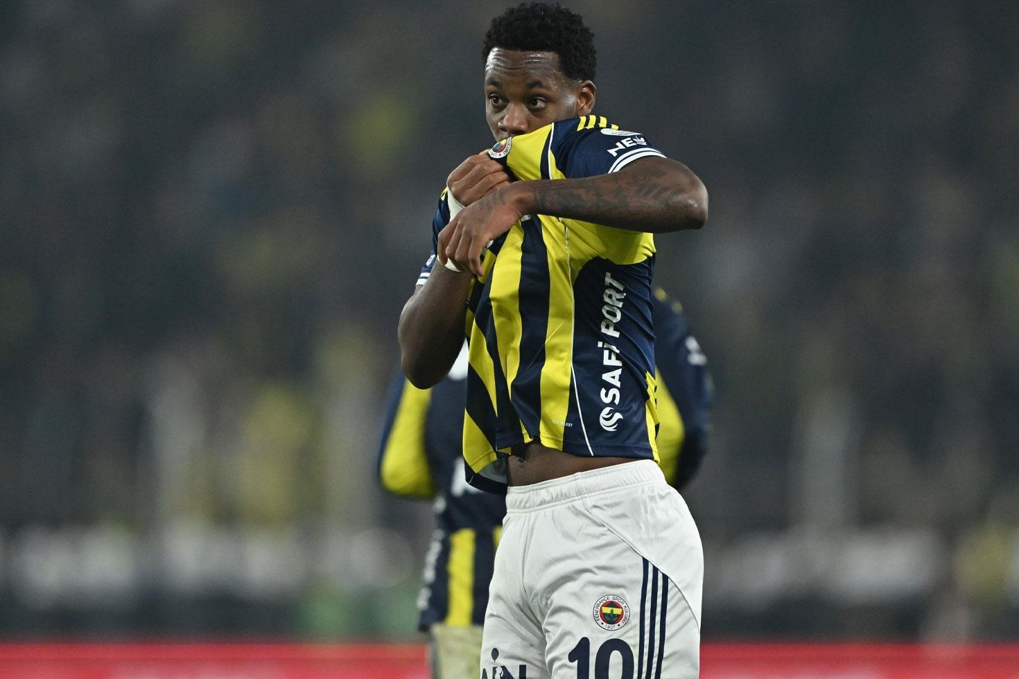 Durdurulamıyor Derbilerin golcüsü Jhon Duran