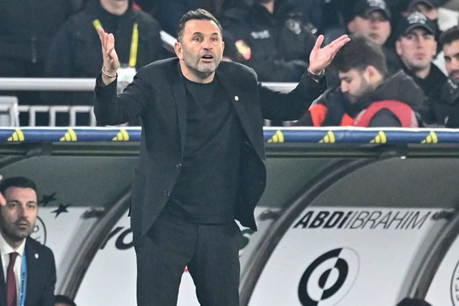 Okan Buruk’tan zehir zemberek sözler: Oyuncum kör oluyordu, iki futbolcumuzun ayağı kırılabilirdi