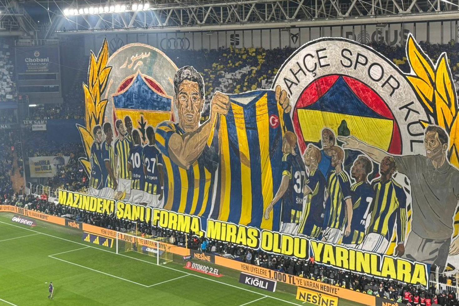 Fenerbahçeli taraftarlardan yıllar sonra 4 tribünde birden koreografi