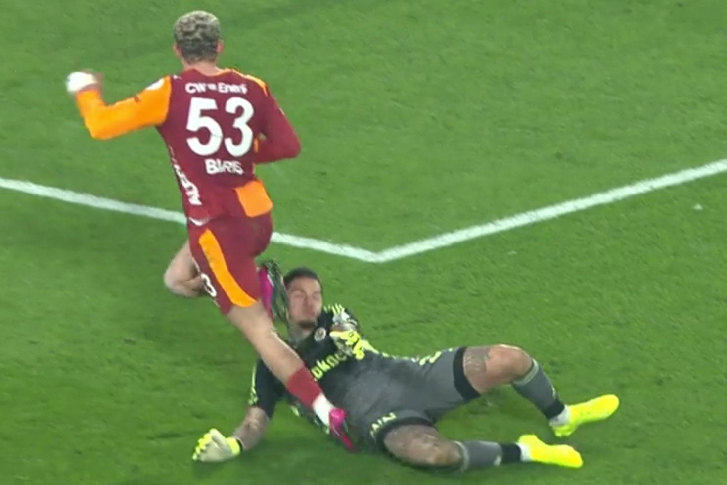 Barış’ın yerde kaldığı pozisyon penaltı mı Ünlü yorumcular tereddütsüz görüş belirtti