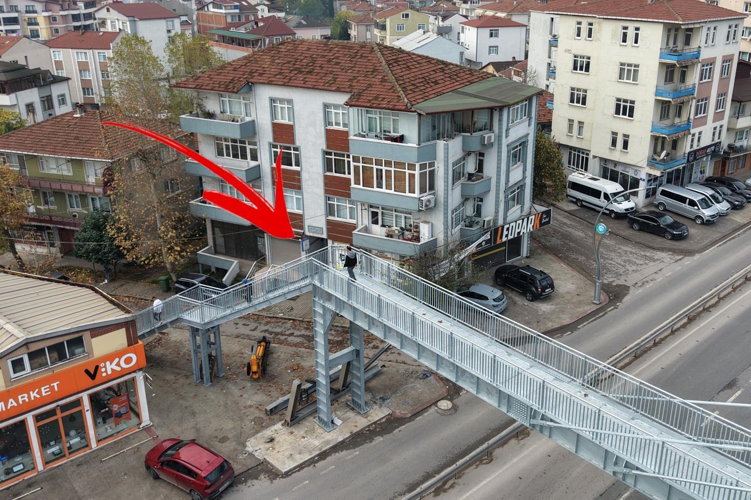 “Yayalar evimi izliyor“ şikayeti üst geçidi yıktırdı