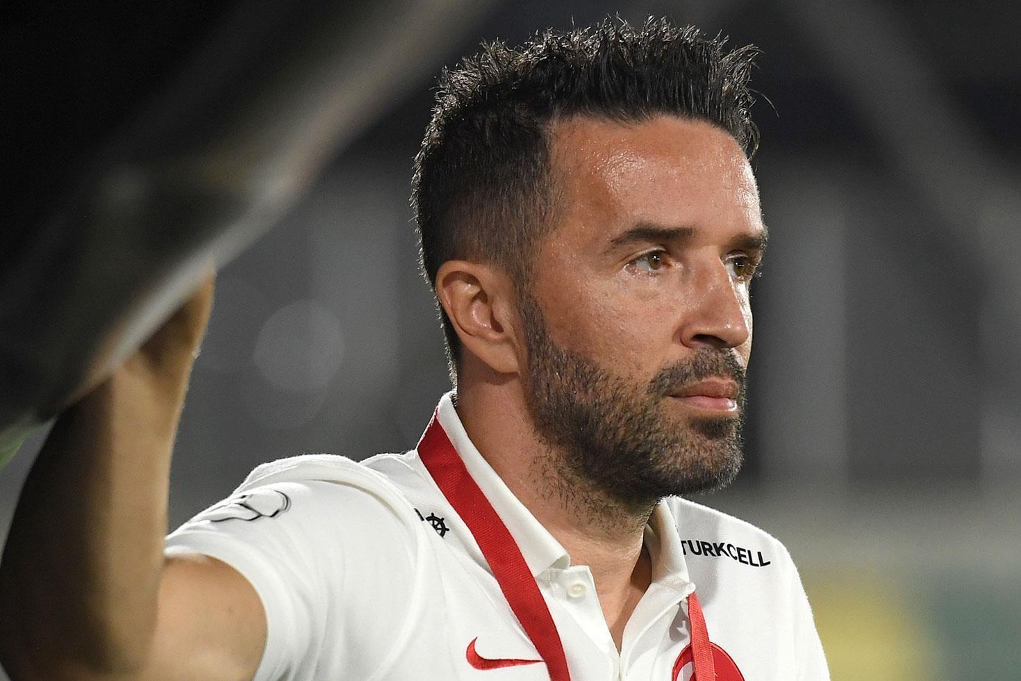 Eski futbolcu Gökhan Gönül için ev hapsi kararı