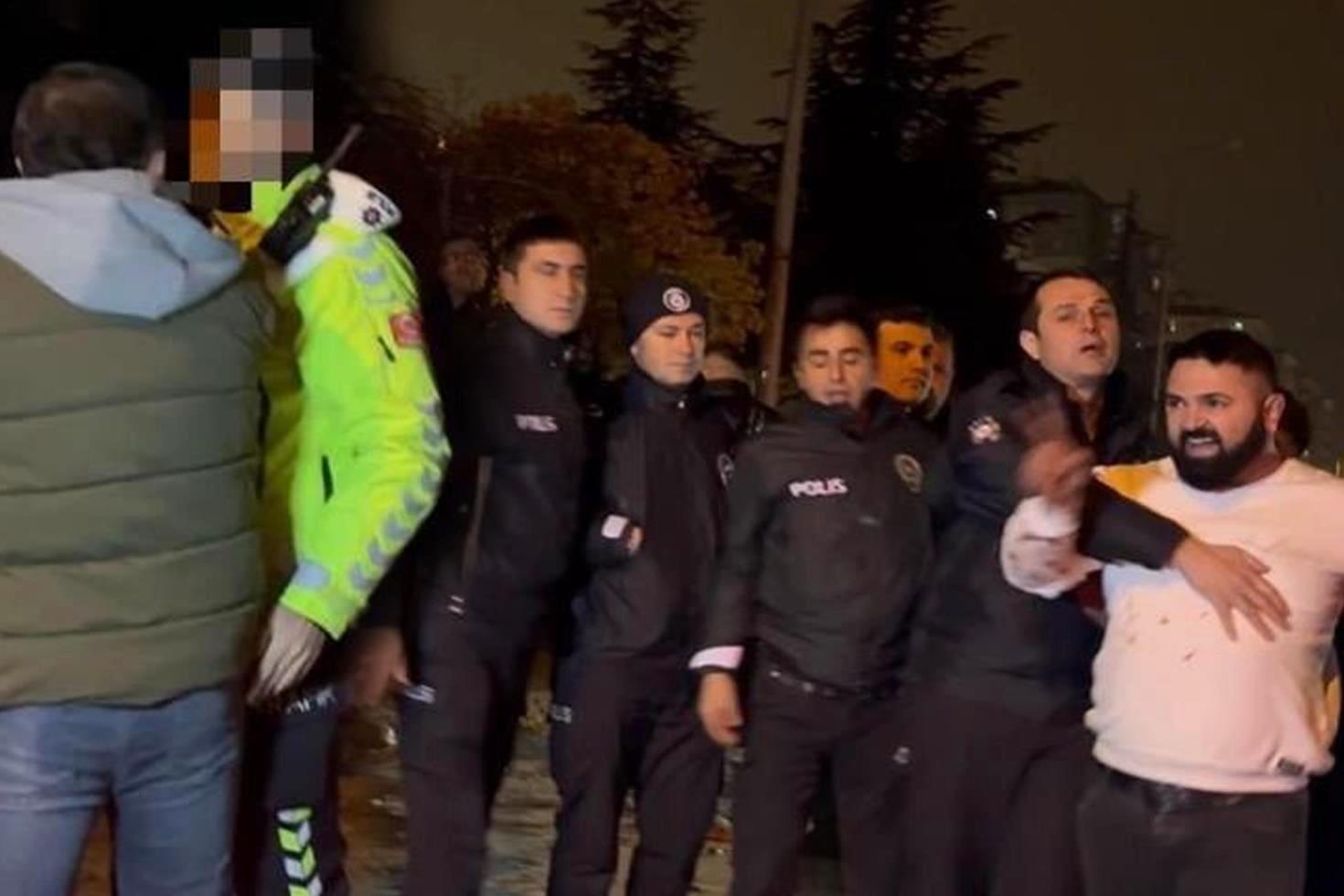 Kaza yaptığının bile farkında değil ama polisi tehdit ediyor: Gerekeni yapacağım