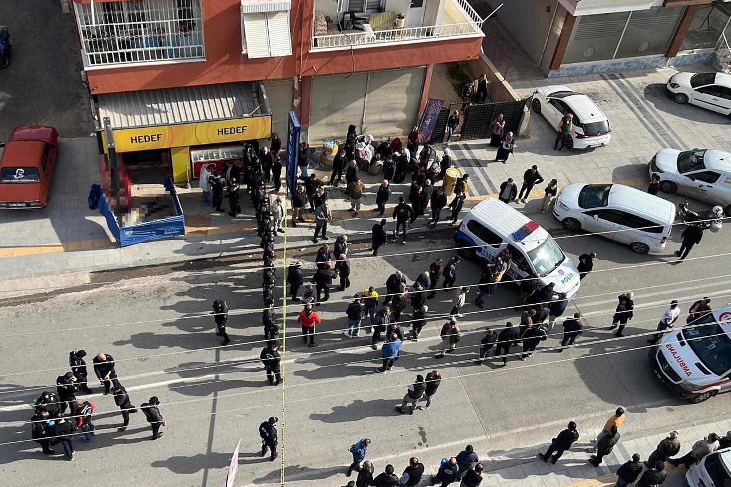 Önce komşusuyla oğlunu sonra bedava içki vermeyen işletmeciyi öldürdü