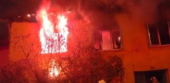 Alevler her yeri sardı! Ekipler içeride korkunç manzarayla karşılaştı