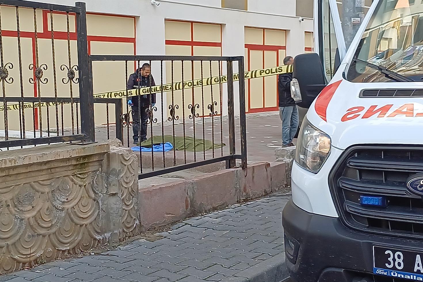 Kayseri’de 8. kattan düşen kadın hayatını kaybetti