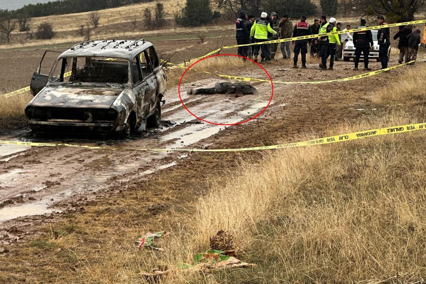 Resmen vahşet Yanmış otomobilin yanında bulunan cesedin başı kayıp