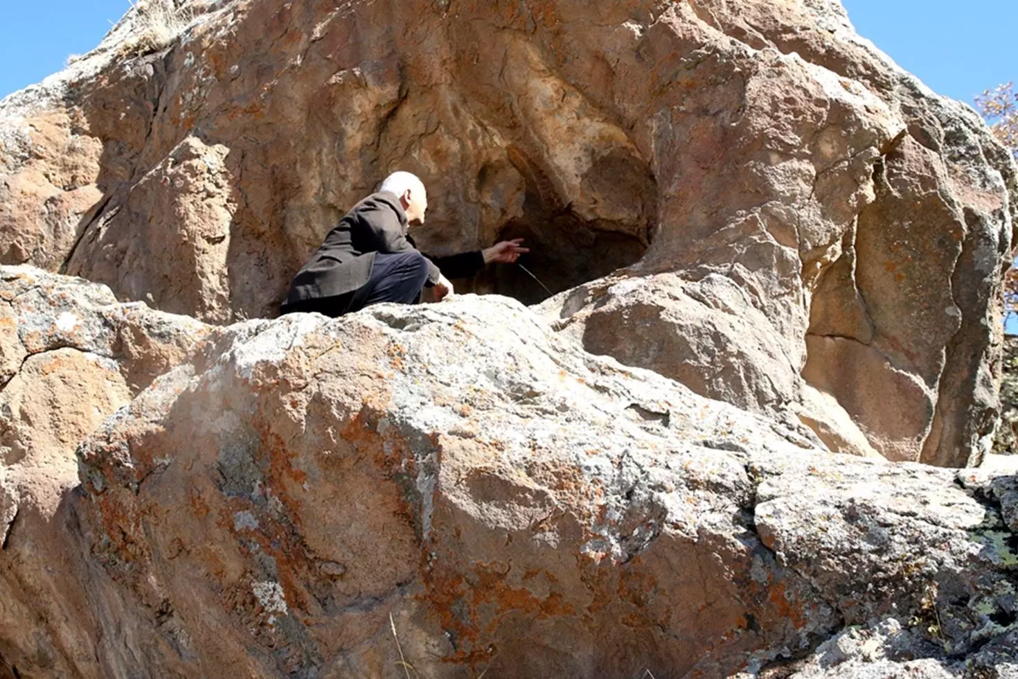 Anadolu tarihi değiştirecek keşif Dağda gezerken binlerce yıllık hazine buldu