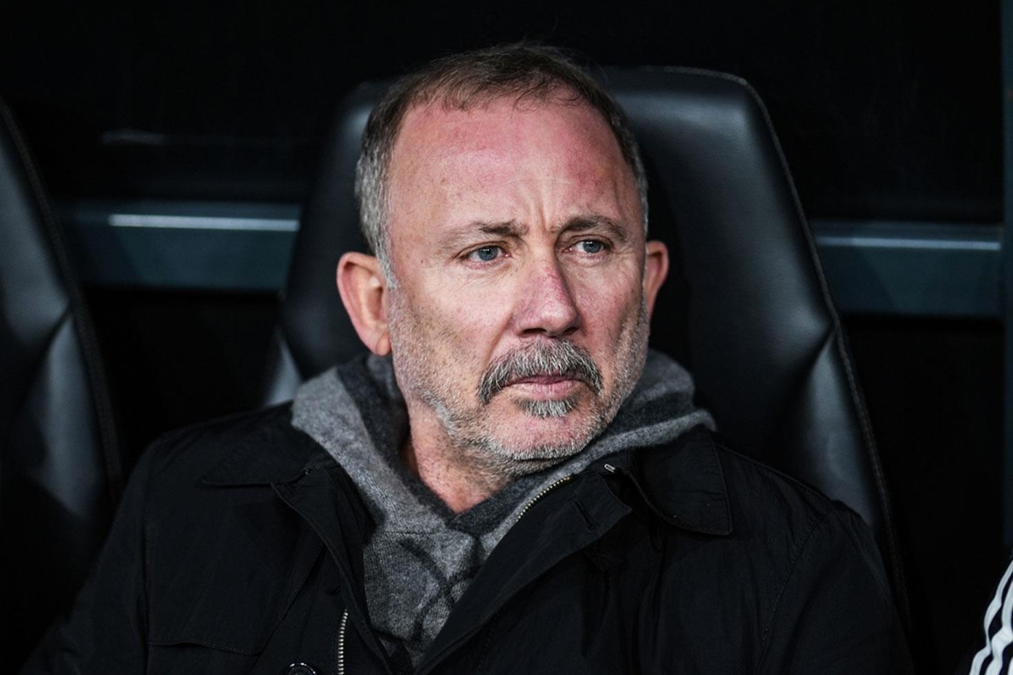 Beşiktaşlı taraftarlardan Sergen Yalçın ve yönetime tepki