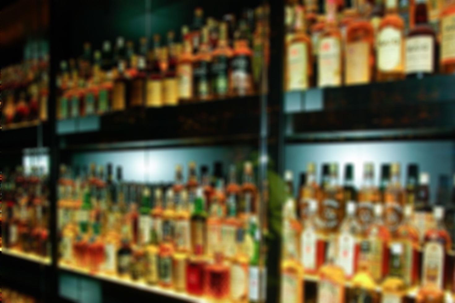 Suudi Arabistan’da zenginlere alkol izni Tek şart maaş bordrosu