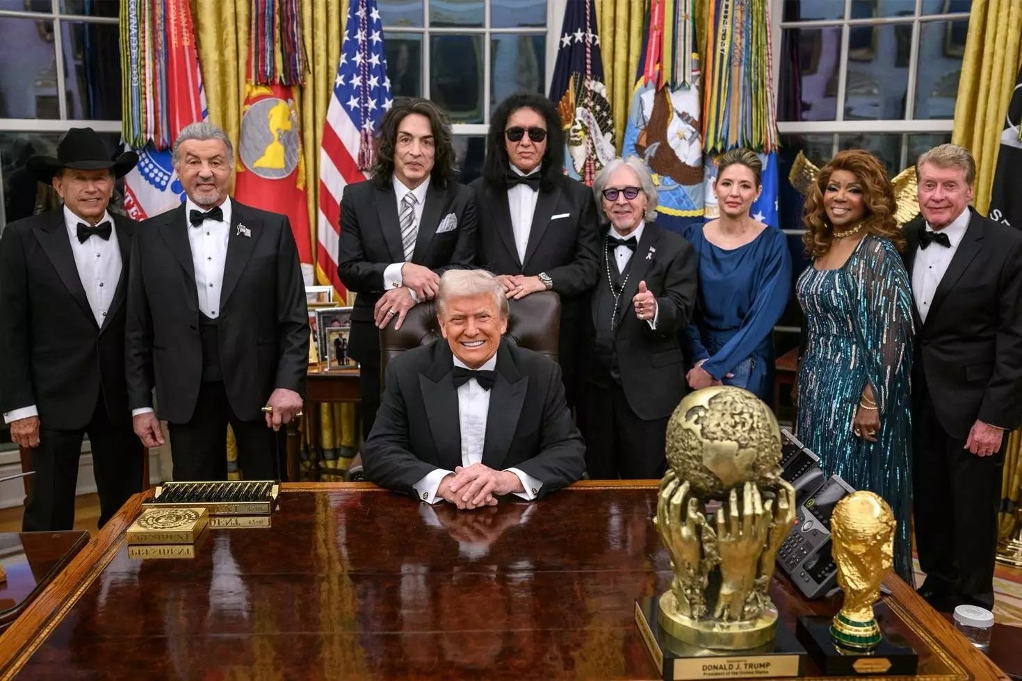 Trump, barış ödülünü gözünün önünden ayırmıyor