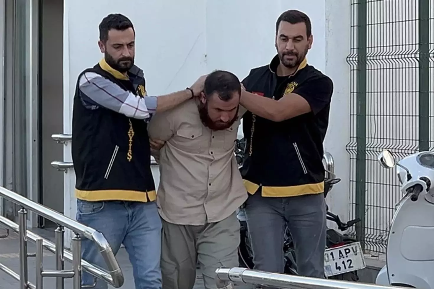 Uykuda ailesini katleden sanık: Bacağıma dinleme cihazı takıldı