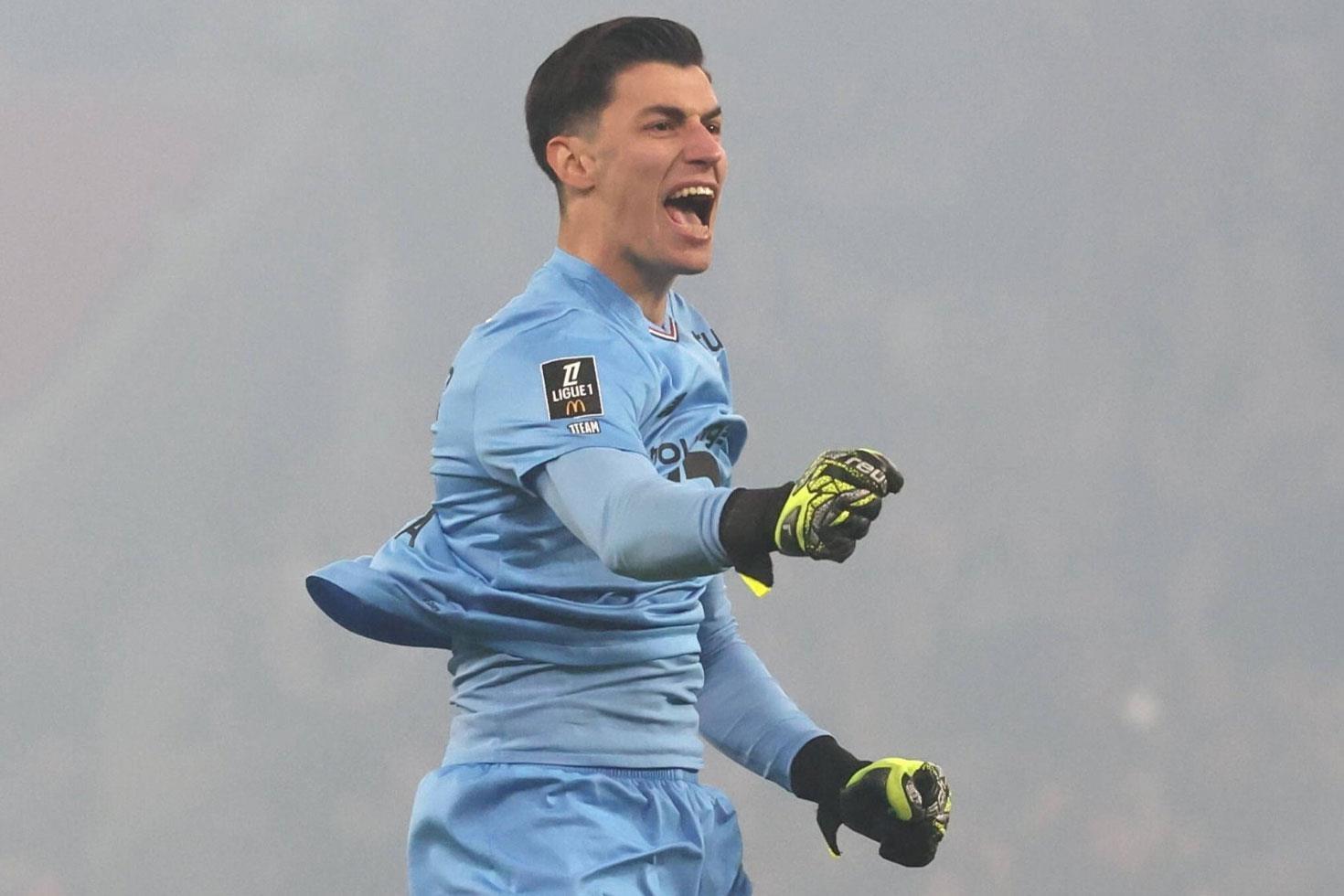 Galatasaray’la da anılıyordu Eski Fenerbahçeli Berke Özer hangi takımı tuttuğunu açıkladı