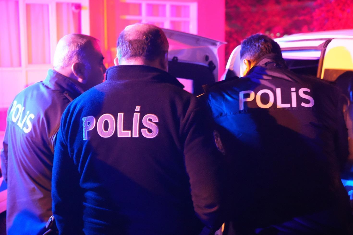 Avukat, annesini bıçaklayarak öldürdü Üvey baba da gözaltında