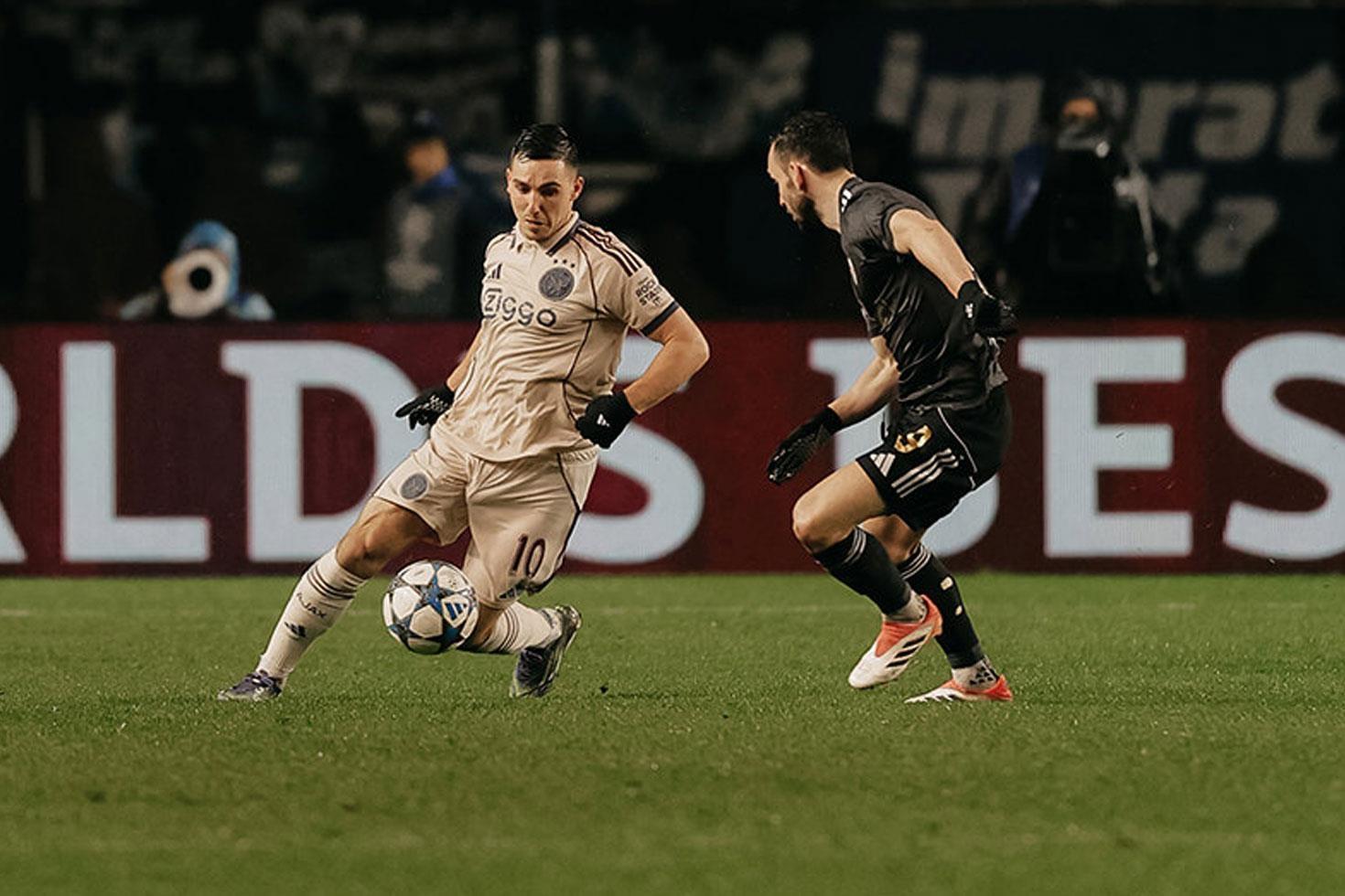 Ajax’tan ilk galibiyet Önde olan Karabağ son dakikalarda yıkıldı