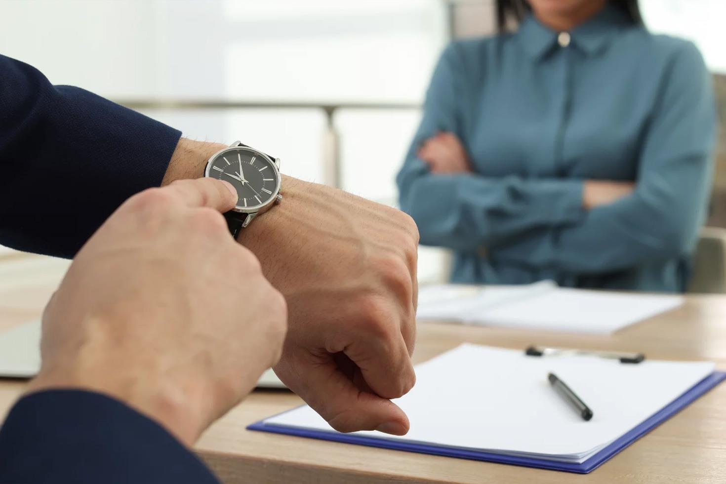 İşe her gün 40 dakika erken geldiği için kovuldu