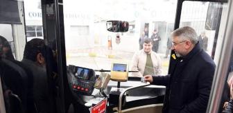 Otobüste poz veren başkanının yeni makam aracı kenti karıştırdı