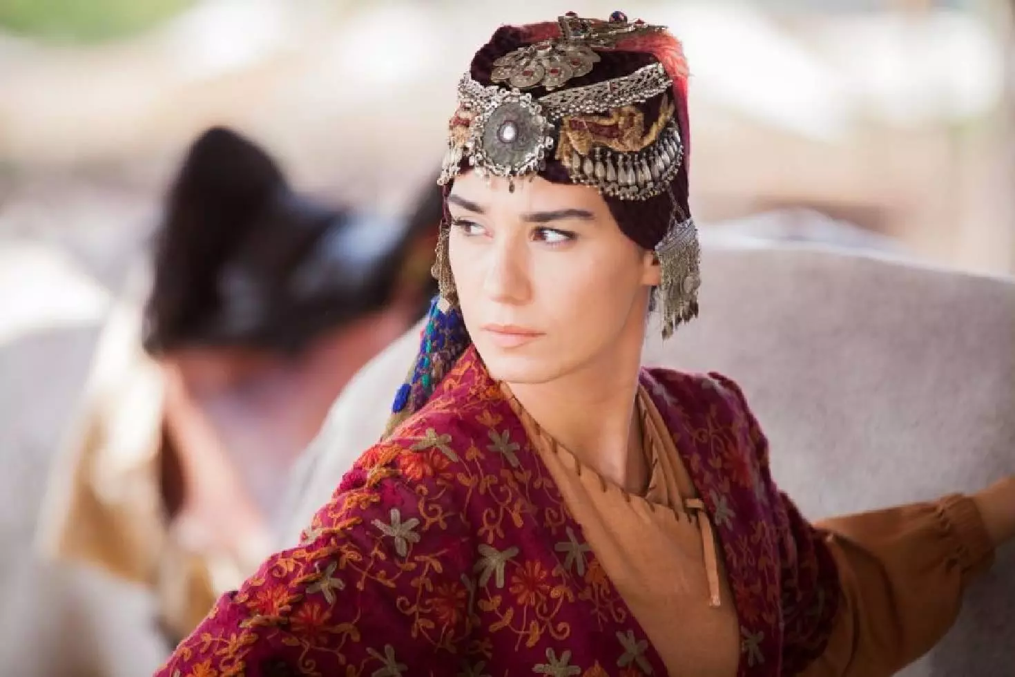 Dantelli mini elbisesiyle bir görün Bakana bir daha baktırdı