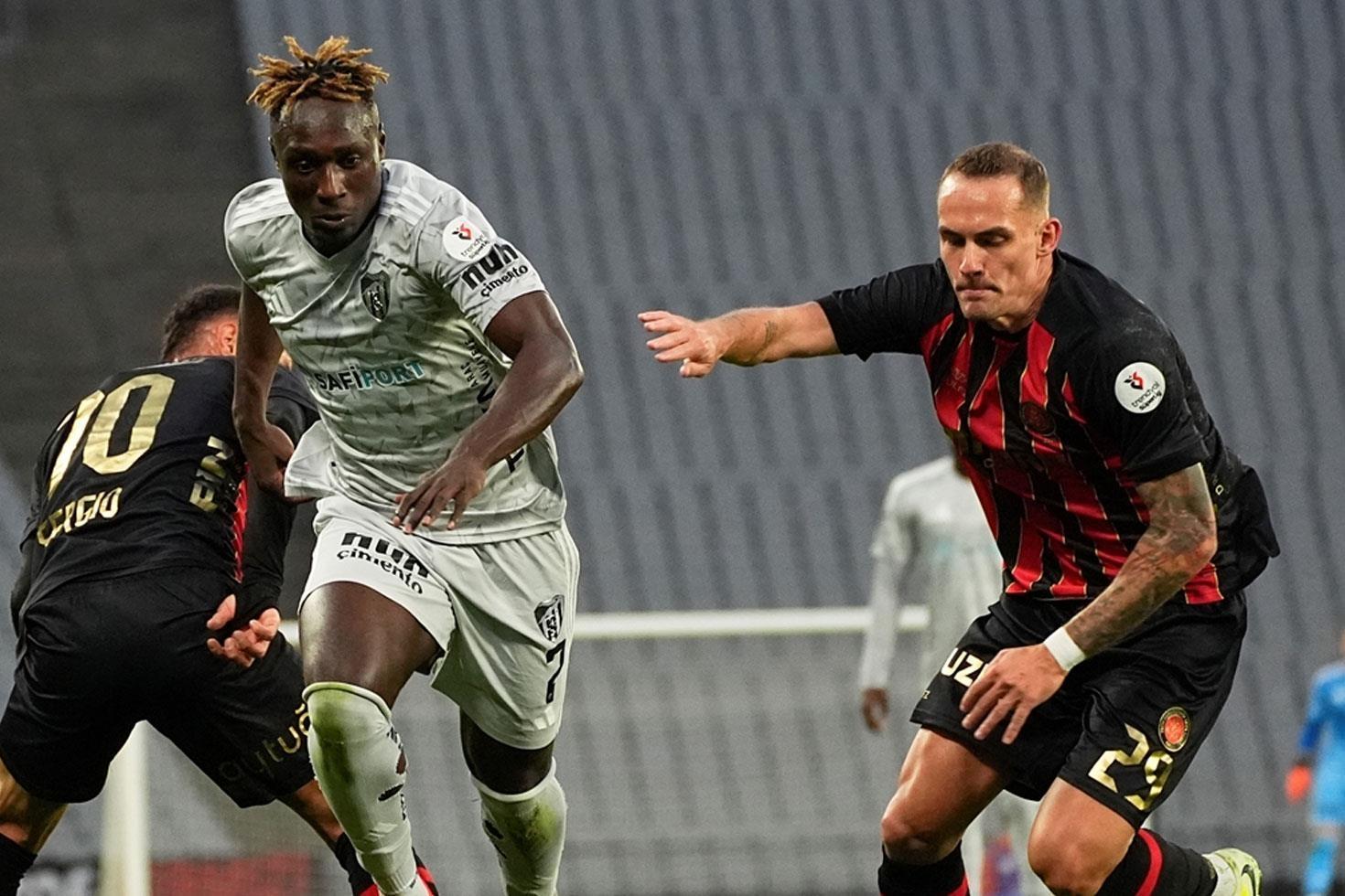 Kocaelispor, Fatih Karagümrük’ü 902’de üzdü İki takımda puanları paylaştı