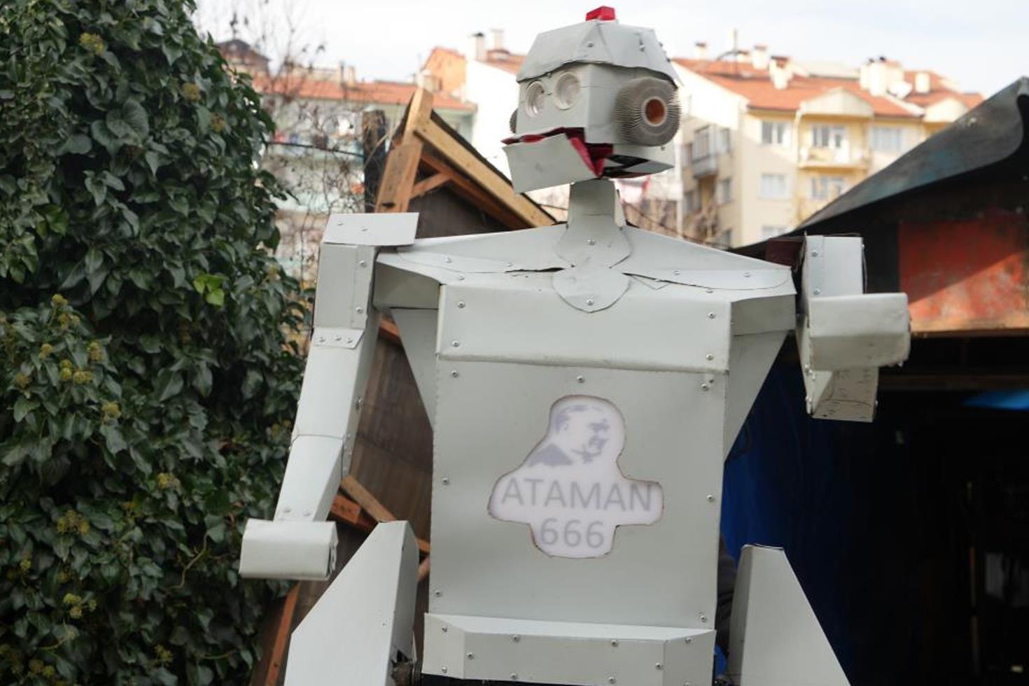 Kastamonu’da Yürüyen Robot Heyecan Yarattı