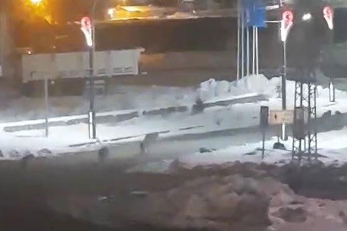 Kurtlar sokaklara indi, vatandaşlar korku dolu anlar yaşadı